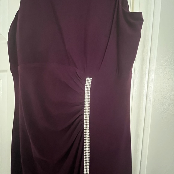 Evening dress size 10 embellished with rhinestones zipper back slit in front - Picture 4 of 6